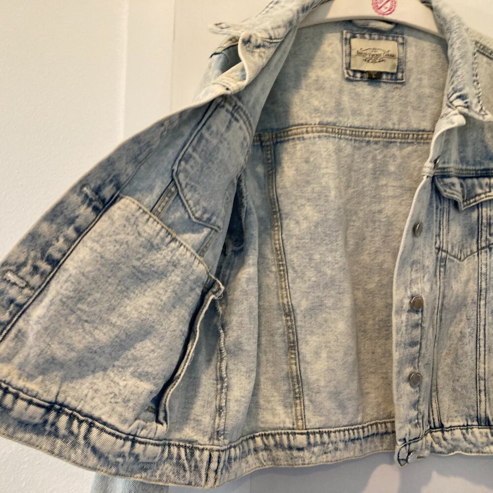 Ashley Vintage Charm | Acid Wash Denim Jacket | Large - Picture 5 of 8